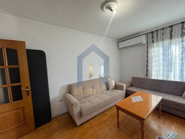 Tirane, jap me qera apartament 1+1+Ballkon Kati 4, 75 m² 450 € (Laprake)