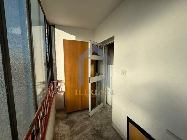 Tirane, jap me qera apartament 1+1+Ballkon Kati 4, 75 m² 450 € (Laprake)