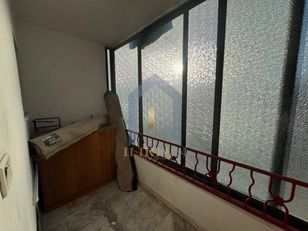 Tirane, jap me qera apartament 1+1+Ballkon Kati 4, 75 m² 450 € (Laprake)