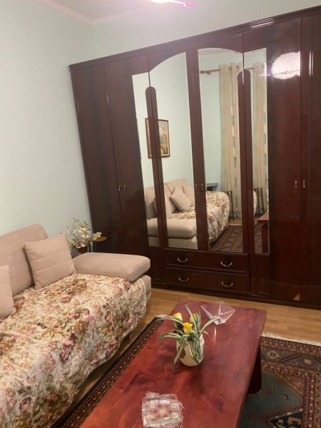 Jepet me Qera Apartament 3+1+2 ne Rrugen Bardhyl 5 Minuta nga Qendra