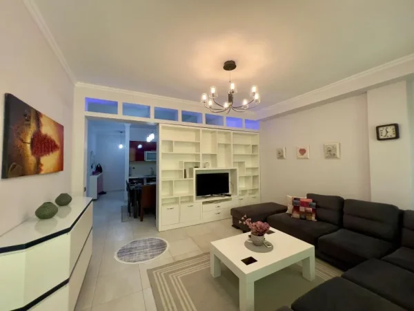 Tirane, jepet me qera apartament 2+1+Ballkon Kati 2, 103 m² 650 € (george washington)
