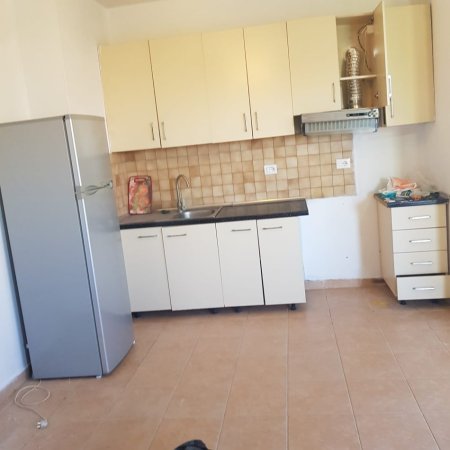 Tirane, jepet me qera apartament 1+1 Kati 4, 410 € 