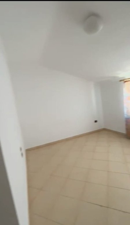 Tirane, jepet me qera apartament 2+1 Kati 3, 410 € 