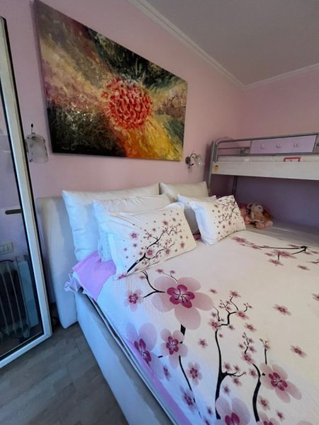 Jepet  Apartament Modern  1+1 ne Qender te Tiranes tek  Rruga  Fortuzi , 600 Euro