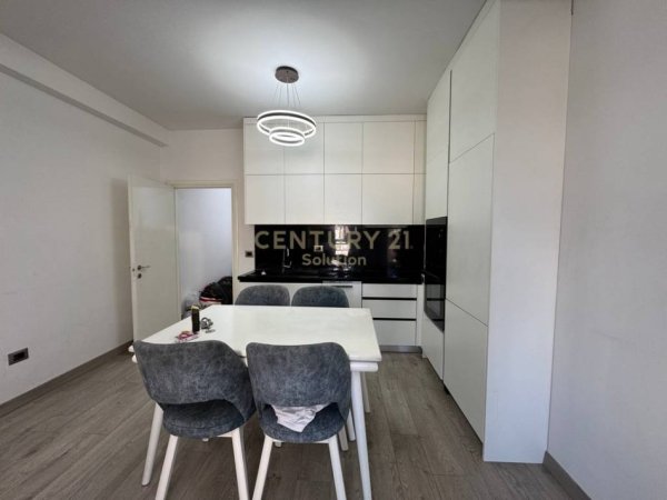 Tirane, jepet me qera apartament 2+1 Kati 4, 103 m² 620 € (Rr. Teodor Keko Tirana Albania)
