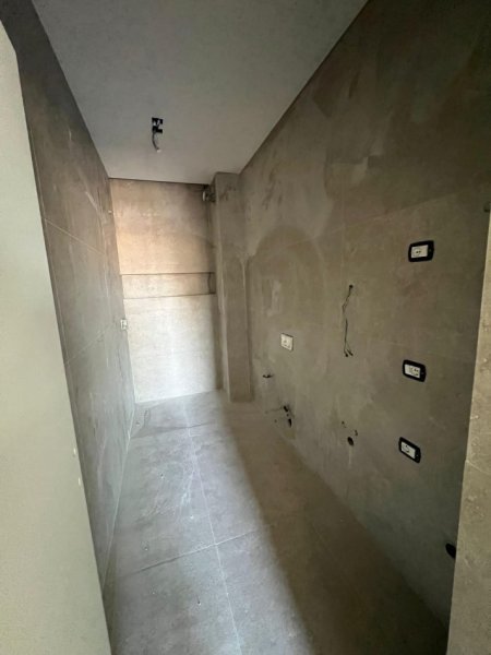 Tirane, jepet me qera zyre Kati 7, 64 m² 800 € (Rruga e Barrikadave)