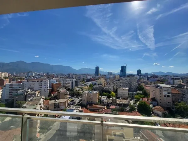 Tirane, jepet me qera zyre Kati 9, 116 m² 900 € (GOLDEN TOWER)