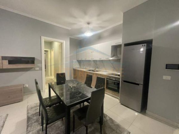 Tirane, jepet me qera apartament Kati 3, 126 m² 900 Euro (Kompleksi Delijorgji)