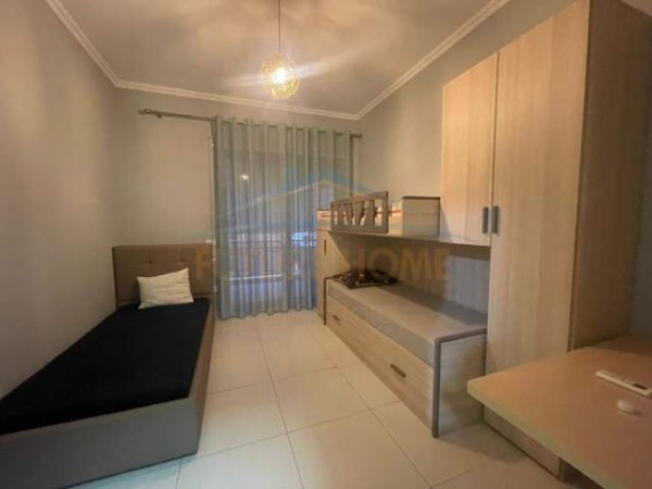 Tirane, jepet me qera apartament Kati 3, 126 m² 900 Euro (Kompleksi Delijorgji)