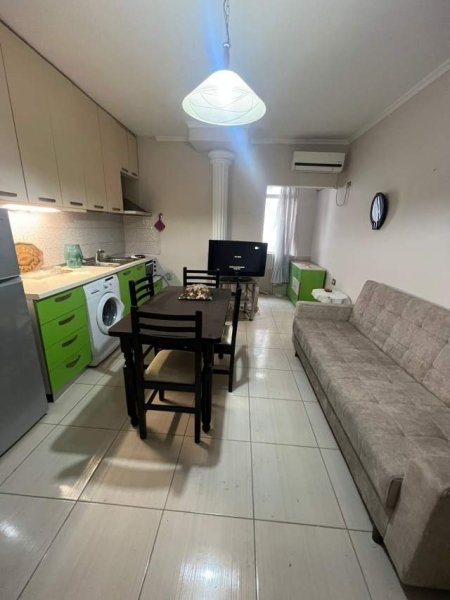 Tirane, jepet me qera apartament 1+1+BLK Kati 4, 350 Euro (Tek Globe Rruga Kavajes)
