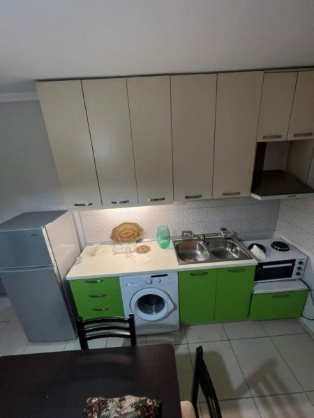Tirane, jepet me qera apartament 1+1+BLK Kati 4, 350 Euro (Tek Globe Rruga Kavajes)