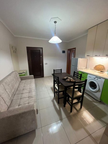 Tirane, jepet me qera apartament 1+1+BLK Kati 4, 350 Euro (Tek Globe Rruga Kavajes)