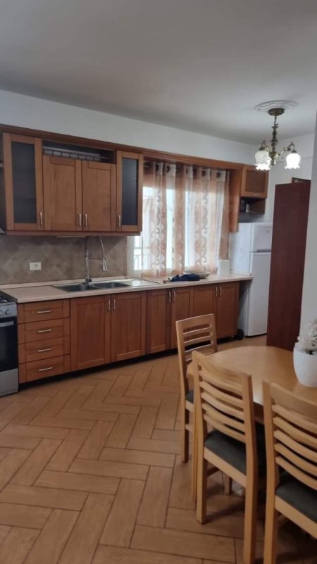 Tirane, jepet me qera apartament 2+1+BLK Kati 6, 105 m² 550 Euro (Selvia)