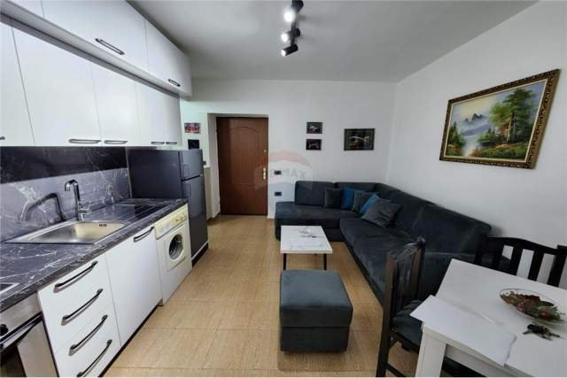 Tirane, jepet me qera apartament 1+1+A Kati 2, 50 m² 350 Euro (Myslym Shyri)
