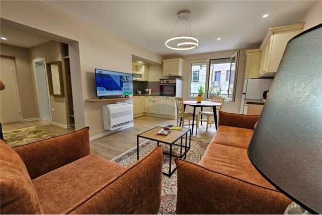 Tirane, jepet me qera apartament 1+1 Kati 2, 50 m² 500 Euro (Rruga e Durresit)