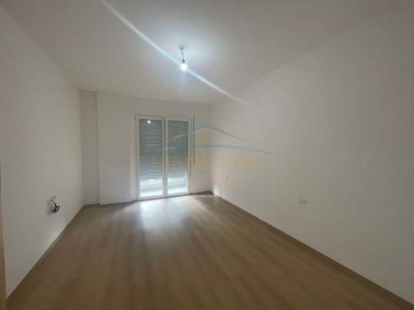 Tirane, jepet me qera apartament 1+1 Kati 1, 104 m² 320 Euro (DON BOSKO)