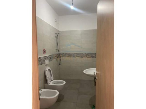 Tirane, jepet me qera apartament 1+1 Kati 1, 104 m² 320 Euro (Don Bosko)