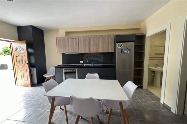 Tirane, jepet me qera apartament 1+1+BLK Kati 1, 70 m² 350 Euro (Babe Rexha)