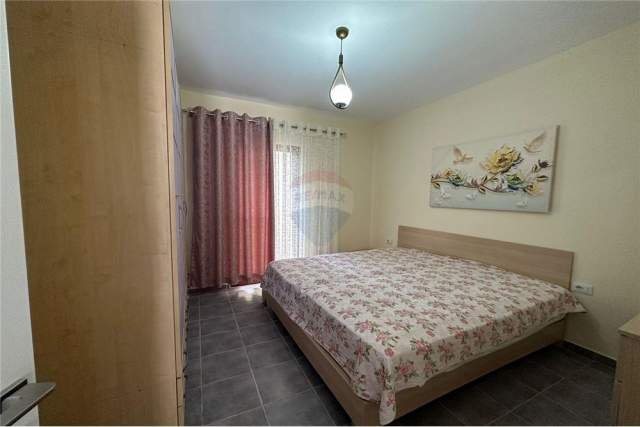 Tirane, jepet me qera apartament 1+1+A Kati 1, 70 m² 350 Euro (Rr. Bebe Rexha)