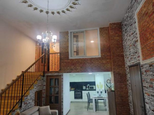 Tirane, jepet me qera apartament duplex 2+1+BLK Kati 1, 75 m² 40.000 Leke (Rruga Muhamed Deliu)