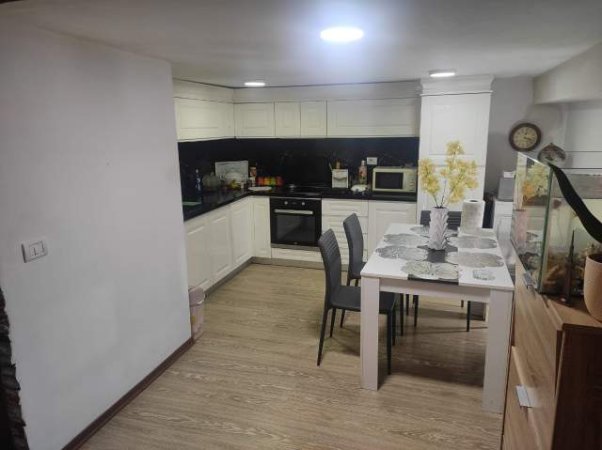 Tirane, jepet me qera apartament duplex 2+1 Kati 1, 85 m² 40.000 Leke