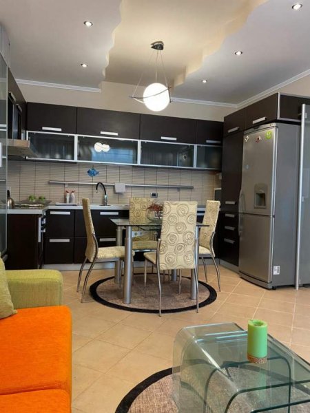 Tirane, jepet me qera apartament 1+1+BLK Kati 7, 65 m² 450 Euro