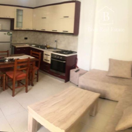 Tirane, jap me qera apartament 1+1 Kati 2, 80 m² 50.000 Leke (Selvia)