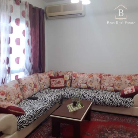 Tirane, jap me qera apartament 3+1 Kati 6, 127 m² 300 Euro (Terminali)