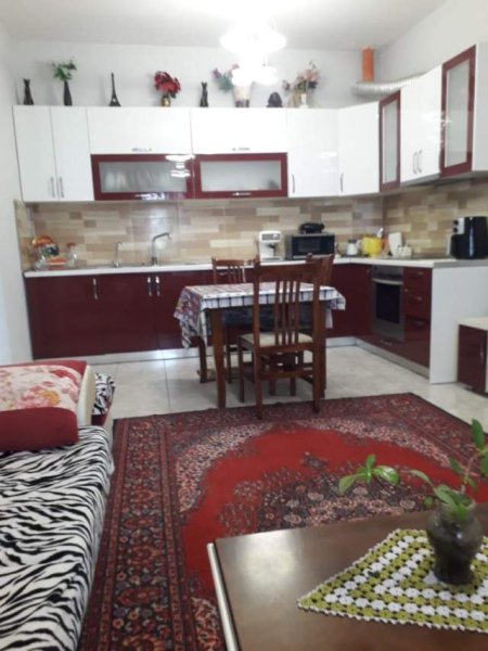Tirane, jap me qera apartament 3+1 Kati 6, 127 m² 300 Euro (Terminali)
