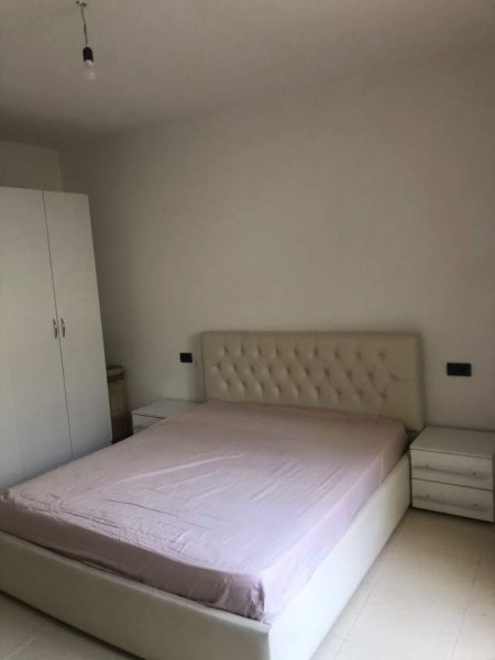 Tirane, jepet me qera apartament 1+1 Kati 3, 65 m² 50.000 Leke (Selvia)