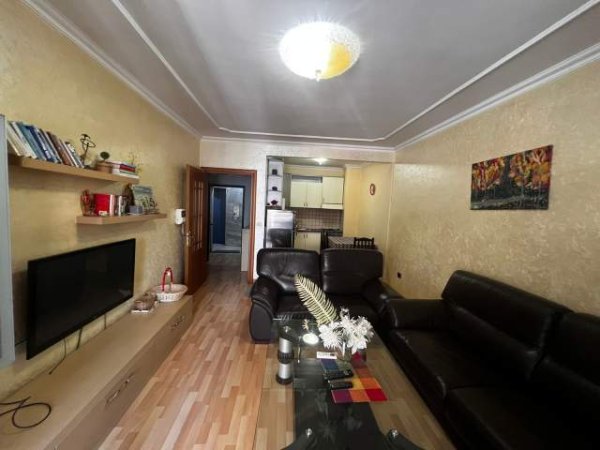 Tirane, jepet me qera apartament 1+1+BLK Kati 12, 65 m² 500 Euro (ish ekspozita)