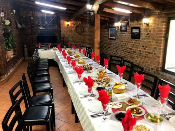 Jepet me qera Restorant "Natyra", 3km larg Aeroportit