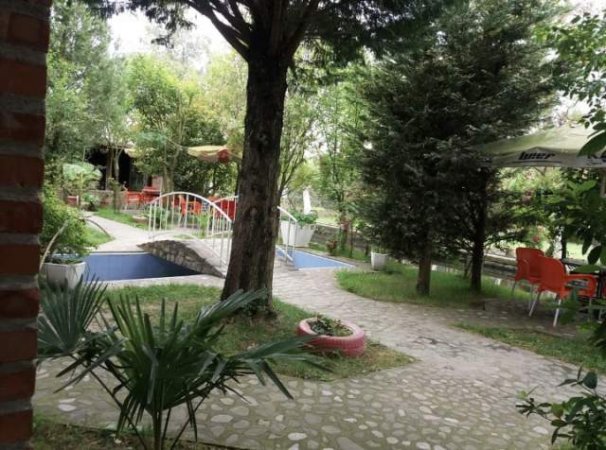 Jepet me qera Restorant "Natyra", 3km larg Aeroportit