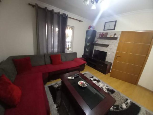 Tirane, jepet me qera apartament 60 m² 35.000 Leke (rruga Androniqi Zego  Antoniu)