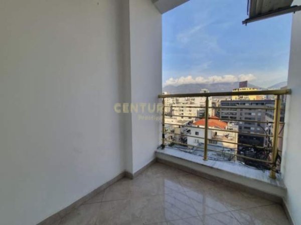 Tirane, jepet me qera apartament 2+1+A+BLK Kati 9, 110 m² 600 Euro (Ish Blloku,perballe Fakultetit Juridik)