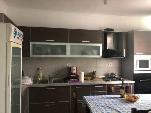 Tirane, shitet apartament 124 m² 170.000 Euro (Rruga Bill Klinton)