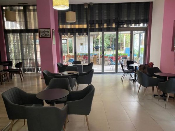 Tirane, jepet me qera lokal Kati 0, 124 m² 700 Euro (Brryli)