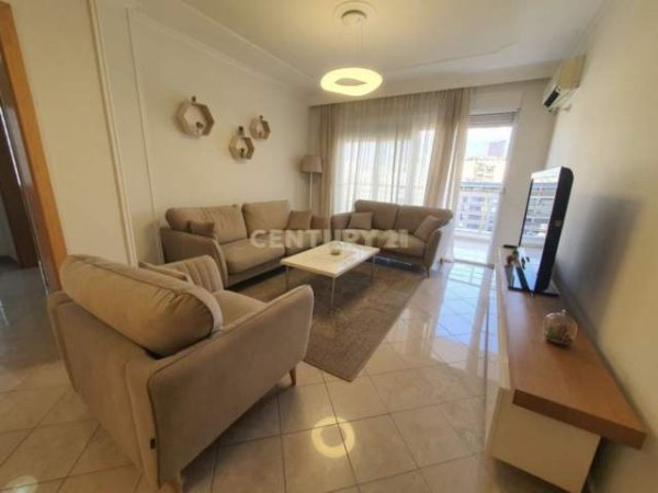 Tirane, jepet me qera apartament Kati 9, 110 m² 600 Euro (Prane Juridikut)