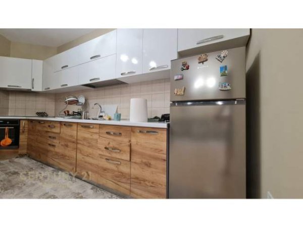 Tirane, shitet apartament 1+1 Kati 5, 78 m² 75.000 Euro (Fresku)