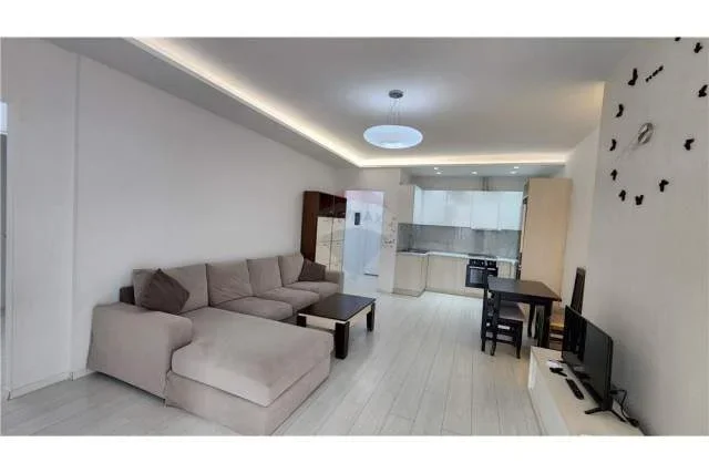 Tirane, jepet me qera apartament 2+1 Kati 5, 100 m² 600 Euro