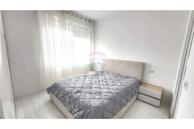 Tirane, jepet me qera apartament 2+1 Kati 5, 100 m² 600 Euro