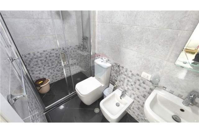 Tirane, jepet me qera apartament 2+1 Kati 5, 100 m² 600 Euro