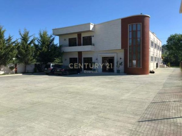 Tirane, jepet me qera ambjent biznesi Kati 0, 2.500 m² 4.000 Euro (Prush - Vaqarr Tirana)
