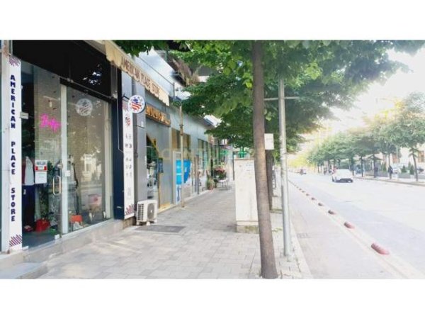 Tirane, jepet me qera ambjent biznesi Kati 0, 65 m² 1.300 Euro (Rr. e Dibres)