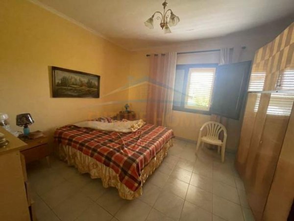 Durres, shitet Vile 3+1 Kati 0, 653 m² 210.000 Euro (Shkozet)