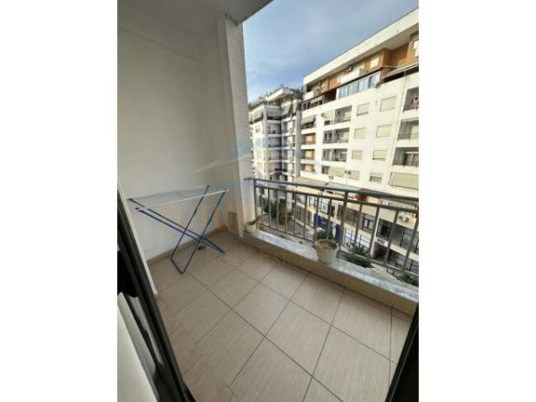 Tirane, jepet me qera apartament 4+1 Kati 4, 72 m² 400 Euro (Unaza e Re)