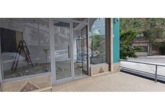 Tirane, jepet me qera ambjent biznesi Kati 0, 33 m² 350 Euro (Garda)
