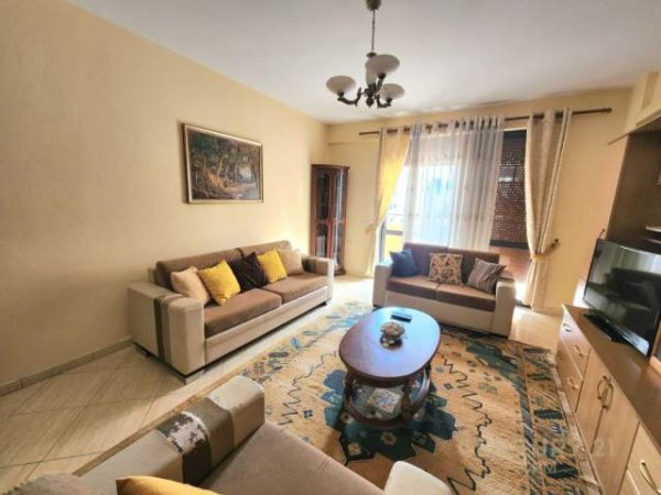 Tirane, jepet me qera apartament 1+1+BLK Kati 7, 93 m² 400 Euro (Komuna e Parisit)