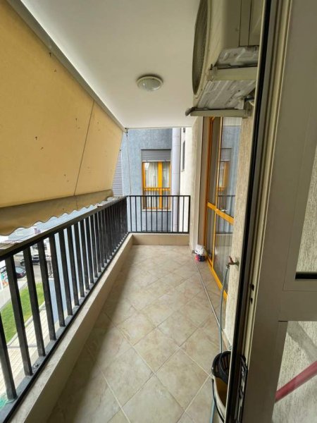 Tirane, jepet me qera apartament 1+1 Kati 4, 60 m² 60.000 Leke (Afer Kika2)