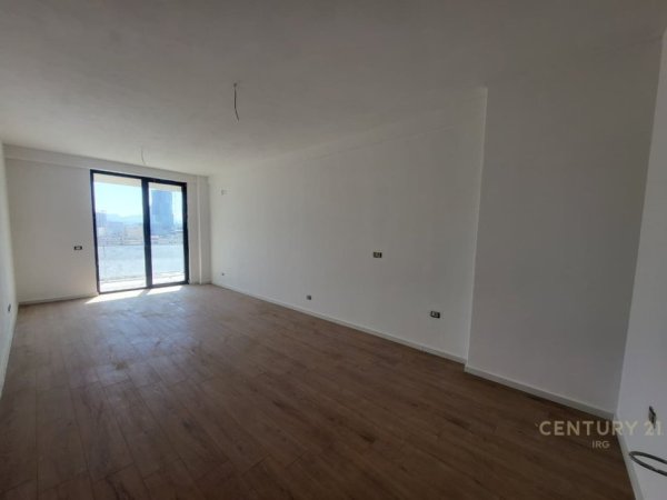 Tirane, jepet me qera zyre Kati 9, 116 m² 900 € (GOLDEN TOWER)
